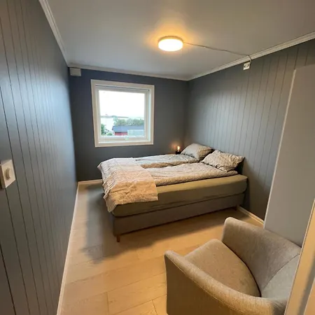 Med Sjøutsikt På Ulstein * Ulsteinvik